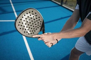 Raqueta de Pádel de Fibra de Carbono de Alta Calidad con Red de Nailon Ligera y Diseño Duradero - Product Image 5