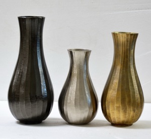 Lot de 2 vases de qualité supérieure en aluminium décoratif doré et noir pour décoration de table et de mariage - Product Image 4