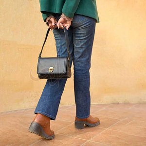 Custom Design Lightweight Faux Leather Durable Waterproof Women Fashion <b>Bag</b> High Quality Made in Pakistan - Product Image 4