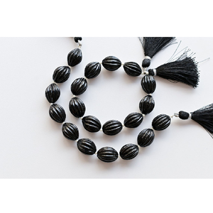 La guirnalda de eucalipto de madera única hecha a mano para la decoración del hogar y el jardín agrega un toque de elegancia natural a sus espacios interiores - Product Image 1