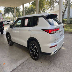 Mitsubishi Outlander 2023 en parfait état - Product Image 3