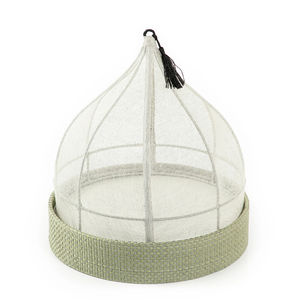 Plateau rond en rotin de luxe avec dessus en filet de style dôme idéal pour recevoir des collations, des boissons, une décoration et des cadeaux élégants - Product Image 3