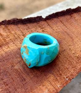 Anillo de piedras preciosas de turquesa de Arizona Natural tallado a mano y facetado regalo especial de diseño único para ella o él joyería de piedras preciosas - Product Image 5