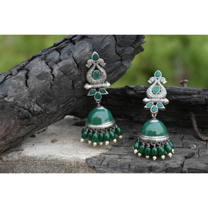 ต่างหูแบบห่วงทรงจhumka ทำจากทองเหลืองลายมีนาการี ดูคล้ายเงิน งานแฮนด์เมด สำหรับเด็กหญิงและสตรี - Product Image 4