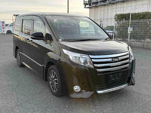 Noah Wagon 2016 d'occasion en bon état, moteur turbo, transmission automatique, régulateur de vitesse adaptatif, pneus R19, sièges en cuir, toit panoramique en alliage d'aluminium - Product Image 5