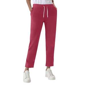 Capri de golf pour femme, extensible et doux, conçu pour soutenir le confort et les mouvements athlétiques flexibles - Product Image 1