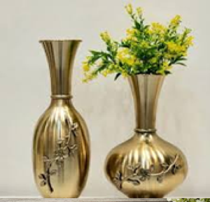 Elegantes jarrones de metal dorados en forma de luna con macetas redondas a juego. Decoración elegante disponible a precios de mayoreo. - Product Image 4