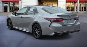 Toyota Camry SE 2024, traction avant, moteur 4 cylindres, boîte automatique, berline/5 places - Product Image 3