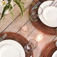 Meilleures ventes de sets de table en rotin chargeur chargeurs en rotin vaisselle tapis en rotin fabriqués au Vietnam salle à manger fête mariage couleur marron