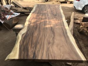 Table de salle à manger en dalle de bois à bord vif avec places de luxe en stock Table en bois naturel en bois de noyer d'Amérique du Sud - Product Image 2