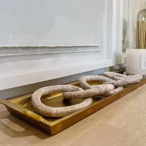 Luxueux plateau à chocolat en métal doré parfait pour servir des desserts, des collations et une présentation élégante à la maison - Product Image 3