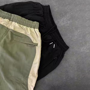 Conjunto Deportivo de Dos Piezas para Hombre, Chaqueta Cortavientos con Capucha y Pantalones Jogger, Estilo Urbano para Invierno, 100% Nailon - Product Image 5