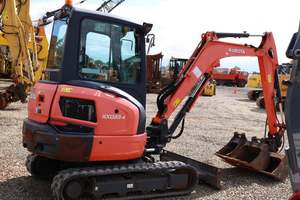 รถขุดขนาดเล็ก Kubota KX033-4 เครื่องยนต์ดีเซล พร้อมระบบไฮดรอลิกเสริมและตัวเลือกห้องโดยสาร มือสองขาย - Product Image 2