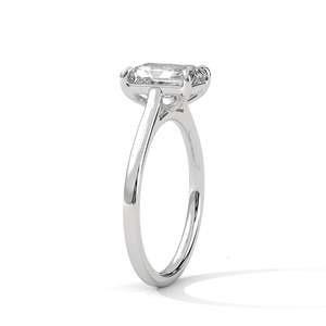 Bague de fiançailles solitaire en or blanc/rose/jaune avec diamant de laboratoire taille émeraude 2 carats, clarté VVS, style moderne et minimaliste pour mariage - Product Image 6
