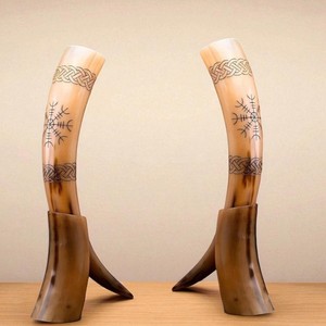 Taza Medieval Vikinga Hecha a Mano con Cuerno de Buey Ecológico, Grabados Decorativos de Símbolos, Soporte de Exhibición para Bar, Regalos de Cosplay - Product Image 6