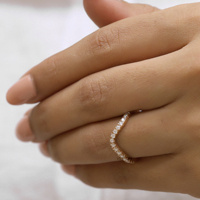 Cincin hadiah ulang tahun dapat ditumpuk pita pernikahan melengkung berlian Moissanite bulat brilian untuk wanita dalam emas padat