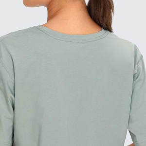 Nouveau top court en coton biologique pour femmes t-shirts style surdimensionné quantité en vrac meilleure vente de nouveaux arrivages avec logo personnalisé crop top - Product Image 3