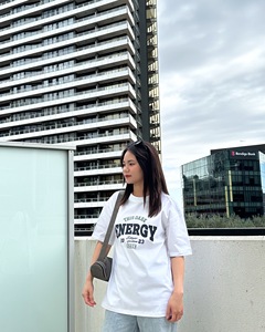 Camiseta Unisex 100% de algodón con estampado gráfico personalizado de gran tamaño e informal de longitud corta para hombres/mujeres de alta calidad - Product Image 1