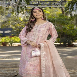 Venta al por mayor de trajes de organza paquistaníes de 3 piezas para mujer de marca original Kurti por el Dr. Haris para ropa de fiesta - Product Image 5