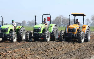 Potente Tractor Preet de 110 CV con Tracción en las 4 Ruedas, Motor Cummins, Caja de Cambios y Rodamientos, Diseño Robusto para Uso Agrícola, Durabilidad Inigualable, India - Product Image 4