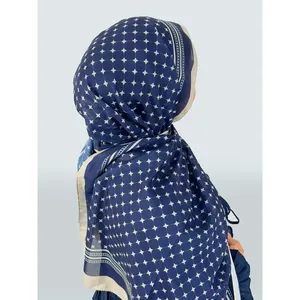 Écharpe en coton et soie à motifs floraux, légère et douce au toucher, design carré personnalisé - Product Image 2