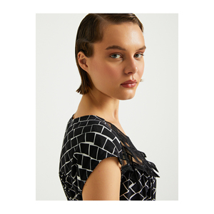 Vestido BGN Viscon con Cuello de Encaje de Corte Amplio, Accesorios para Vestidos de Trabajo, Modelo S23D354 - Product Image 6