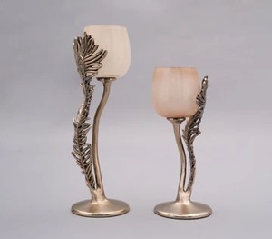 เชิงเทียนขนนกสไตล์วินเทจของช่างฝีมือที่เหมาะสำหรับการเพิ่มความหรูหรามีสไตล์อบอุ่นและมีเสน่ห์ในการตกแต่ง - Product Image 3