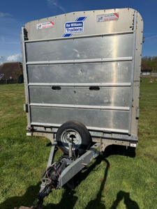 Remolque de Acero Portátil de Doble Eje de Alta Resistencia de 14 pies x 10 pies, Nuevo y de Calidad, para Transporte de Ganado, Animales de Granja, con Capacidad de 800-1500 kg - Product Image 3