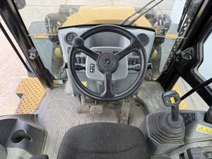 Pour CAT Caterpillar 444F2-4x4x4 haute Performance utilisé chargeuse-pelleteuse 5 tonnes charge nominale 8 tonnes capacité Moog pompe hydraulique - Product Image 6