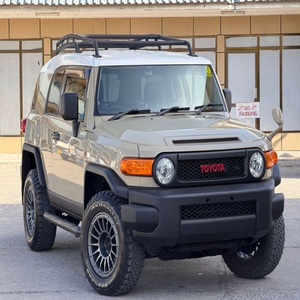 Toyota FJ Cruiser 2013 de Moda, 4x4, 4 Puertas, SUV, 5A - Product Image 1