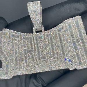 Colgante de Lujo con Nombre Personalizado, Estilo Hip Hop, con Moissanita y Piedras Baguette, Acabado Plateado, Brillo Premium, Unisex - Product Image 1