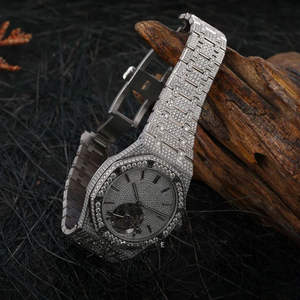 Montre-bracelet de luxe pour homme de haute qualité, taille personnalisée, dernier style hip-hop, mouvement mécanique analogique, diamants moissanite étincelants - Product Image 2