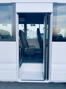 Fourgon Coaster 2024 4.0L Turbo Diesel 30 places, boîte manuelle, conduite à gauche, intérieur foncé, sièges en cuir, à vendre - Product Image 6