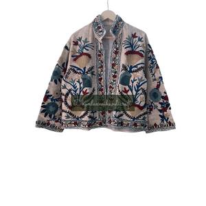 Manteau d'hiver pour femme unisexe en coton TNT brodé à la main avec broderie à la main pour la saison d'automne - Product Image 1