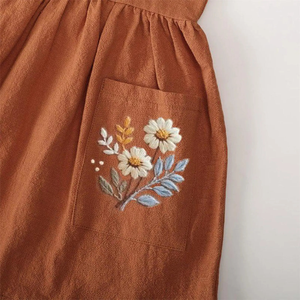 Robe brodée à la main en lin doux pour bébé fille Style décontracté pour le premier anniversaire des tout-petits OEM Made in Vietnam - Product Image 3