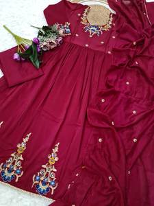 Suministro a granel de conjuntos de pantalones Kurti Dupatta para mujer, ropa de fiesta, colección étnica de exportador líder de la India - Product Image 4