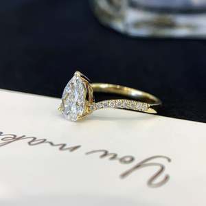 Bague en diamant de laboratoire certifié IGI 1,60 carats, taille poire, sertissage panier, bande ondulée, couleur D-E-F, clarté VVSVS - Product Image 2