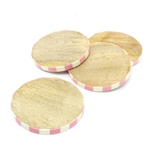 Posavasos Decorativos de Madera y Resina para Mesa de Comedor, Acabado Marrón, Forma Redonda, para el Hogar y Hoteles, para Servir Bebidas - Product Image 1