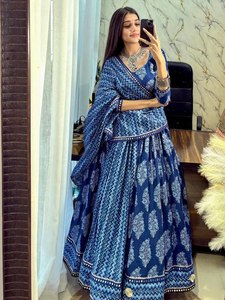 Nouveau concepteur lourd Navratri spécial Polly Rayon imprimé numérique Lehenga & Choli avec Mal Mal coton imprimé et miroir travail Dupatta - Product Image 2