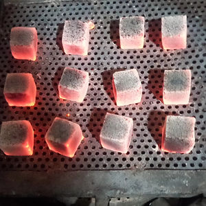 Carbón de cáscara de coco orgánico de alta calidad para hookahs y shisha. Producto de Indonesia. - Product Image 1