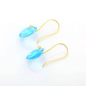 Boucles d'oreilles pendantes en argent sterling 925 plaqué or, style vintage, cadeau de mariage, avec cristaux de strass, forme pyramidale, sertissage en bézel, taille - Product Image 1