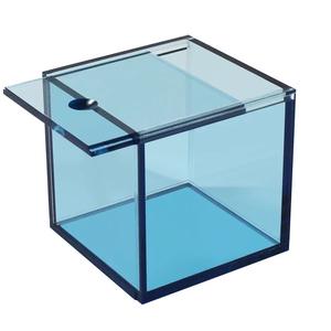 Boîte de rangement moderne et élégante en acrylique pour parfums, soins de la peau, produits de beauté et parfums. - Product Image 2