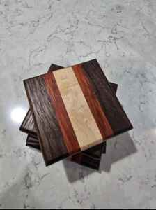 Sous-verres en noyer Les sous-verres en noyer élégants en bois de mangue naturel et d'acacia sont fabriqués et finis à la main - Product Image 6