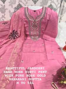 Muselina suave y viscosa de la colección premium de la venta caliente del desgaste de la pieza del diseñador con el trabajo manual Kurti Pant y Dupatta - Product Image 2