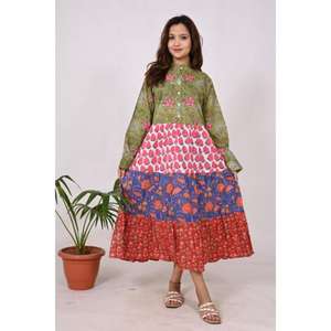 Fabriqué à la main en coton bloc imprimé Maxi robe pour les femmes indien Patchwork Boho décontracté et tenue de fête écologique bouton décoration - Product Image 1