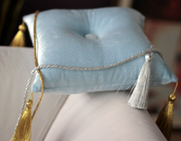 Coussins carrés en velours bleu pour bébé personnalisés avec glands dorés pour la décoration intérieure ou l'utilisation d'un hôtel taies d'oreiller et taies de coussin