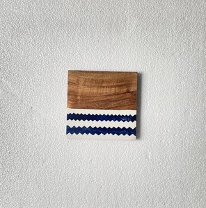 Posavasos cuadrados con incrustaciones de resina de madera natural clásica de estilo americano, Juego de 4 utensilios de cocina antideslizantes resistentes al calor para el hogar - Product Image 4