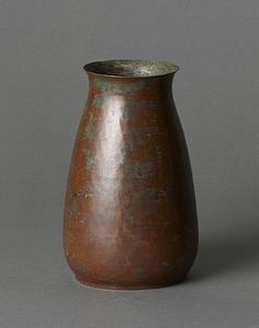 Vase à fleurs en fer en métal design haut de gamme avec une élégante finition dorée ajoutant du charme à toute table ou coquille - Product Image 6