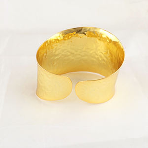 Bracelet large en pierre de géode naturelle, bijoux bohèmes, bracelet ouvert en laiton massif plaqué or 18 carats, vente en gros - Product Image 5