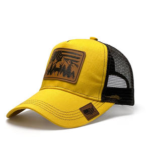 Casquettes de style estival personnalisées avec visière, patch en cuir personnalisé en relief, casquette de camionneur à visière personnalisée, casquette de camionneur à 5 panneaux avec dos en maille - Product Image 6